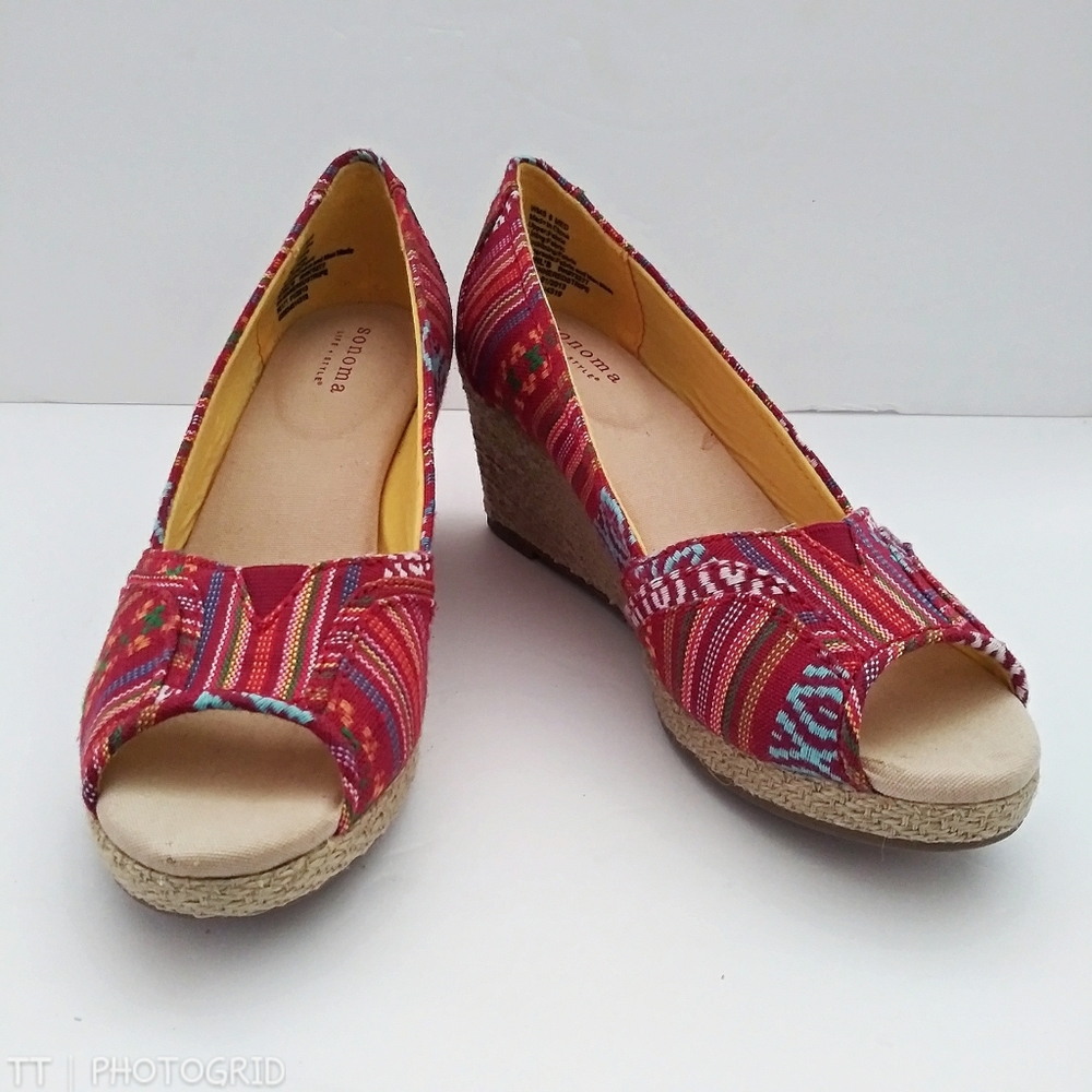 Somoma Aztec print peep toe wedges
